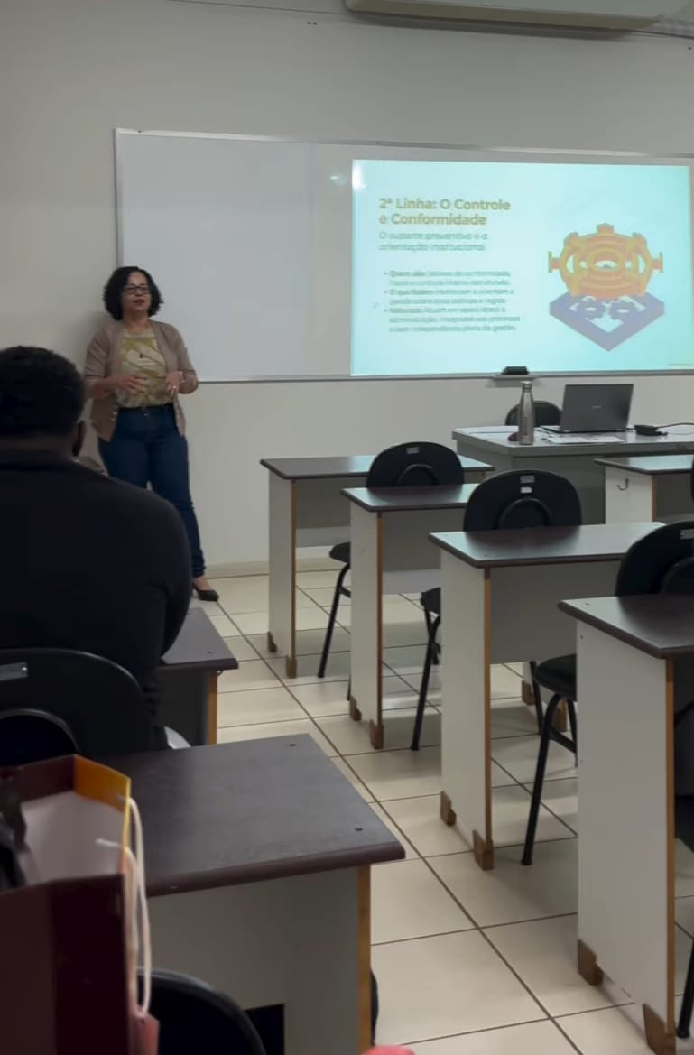 Auditora da UFLA ministra minicurso sobre o papel estratégico da auditoria na melhoria da gestão pública durante o XI Conexão Pública